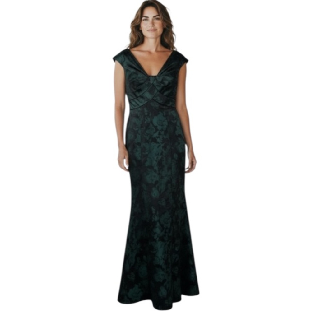 New David Meister Gown Size 2 Floral Black and green